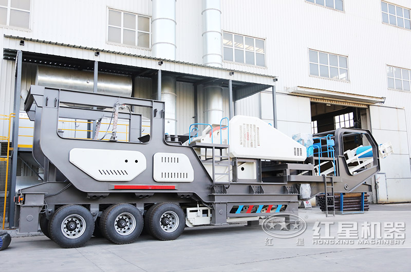 新型移動(dòng)破碎機(jī)，輪胎式、半掛車牽引行駛