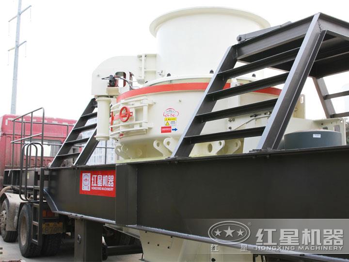 HVI沖擊式移動(dòng)破碎站，產(chǎn)量70-585t/h，稀油自潤滑