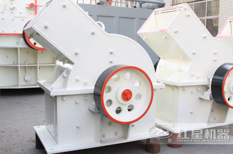 錘式破碎機占地面積小，方便移動