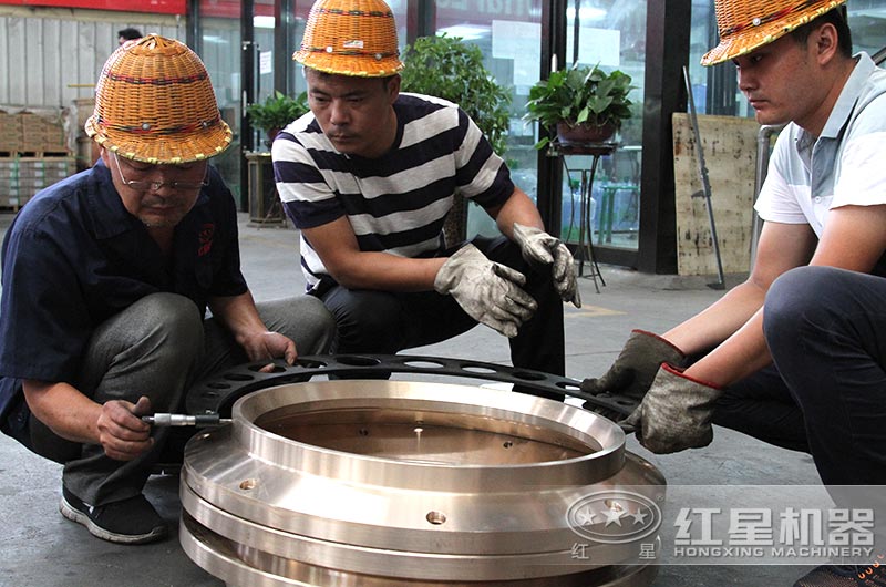 紅星圓錐破碎機(jī)有嚴(yán)格的技術(shù)、質(zhì)量控制