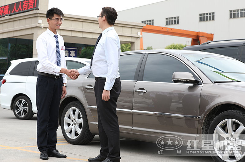 客戶來(lái)廠參觀，專車(chē)免費(fèi)接送