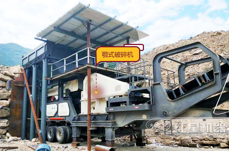 輪胎式移動(dòng)鄂式破碎機(jī)生產(chǎn)現(xiàn)場(chǎng)，投資少收益好