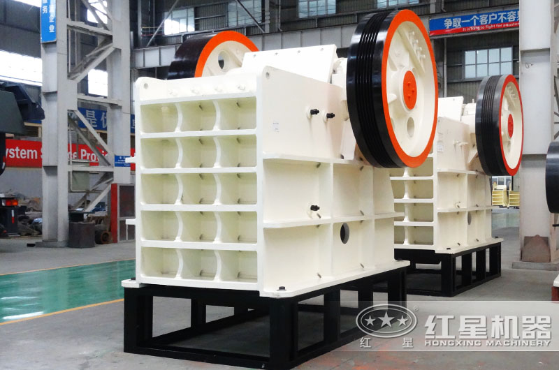 鄂式破碎機時產(chǎn)1-2200t/h，進(jìn)料125-1200mm